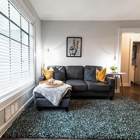 Stylish 2Br 1 Mile From Downtown And The Aquarium Villa